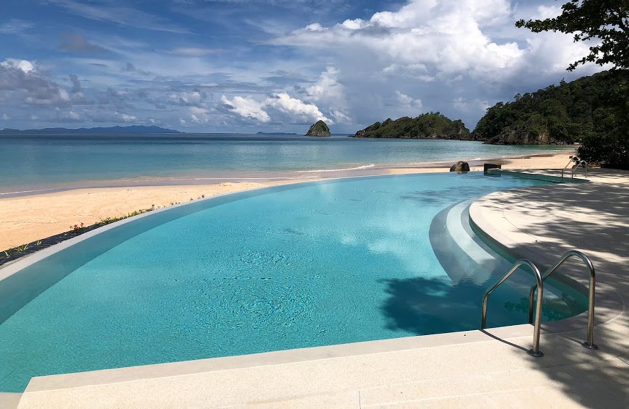 Awei Pila's arching pool